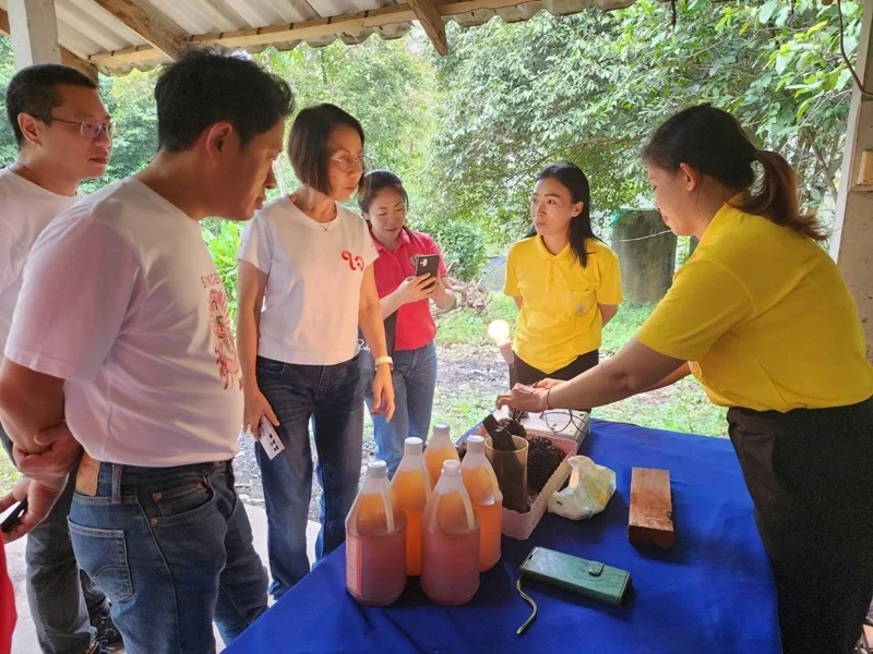 ผู้บริหารซิงเกอร์ ชมกิจกรรมและการดำเนินงานภายในโครงการพัฒนาส่วนพระองค์ ชุมพร