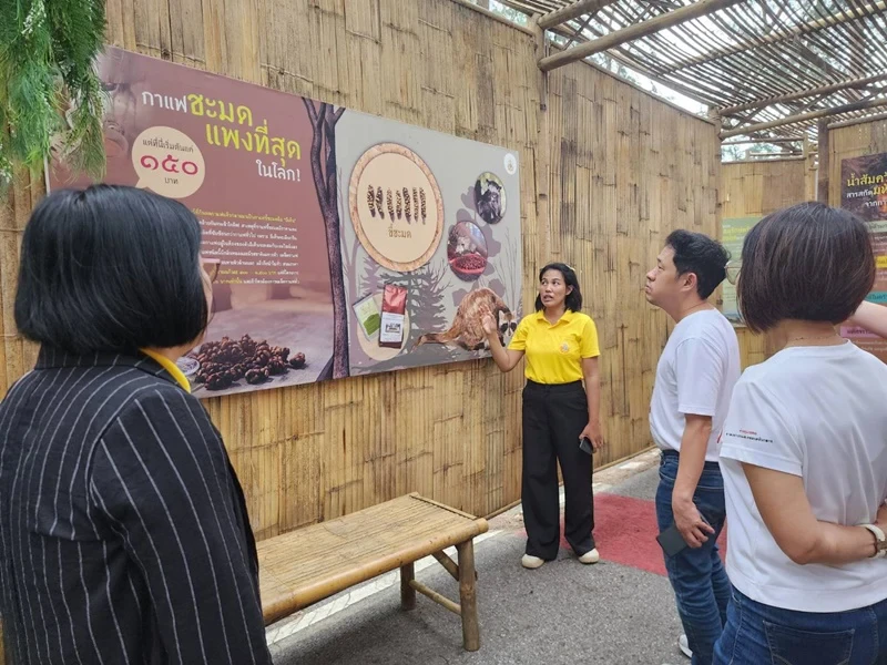 ผู้บริหารซิงเกอร์ ชมกิจกรรมและการดำเนินงานภายในโครงการพัฒนาส่วนพระองค์ ชุมพร