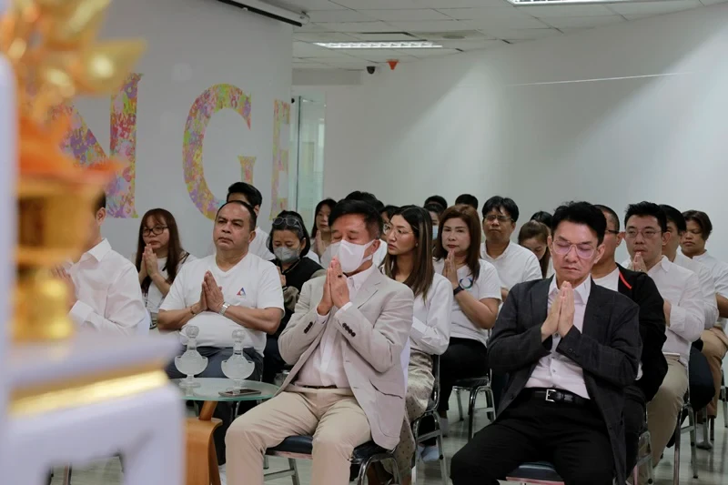 บริษัท ซิงเกอร์ประเทศไทย จำกัด (มหาชน) ทำบุญบริษัทฯ และสักการะองค์พระครุฑพ่าห์