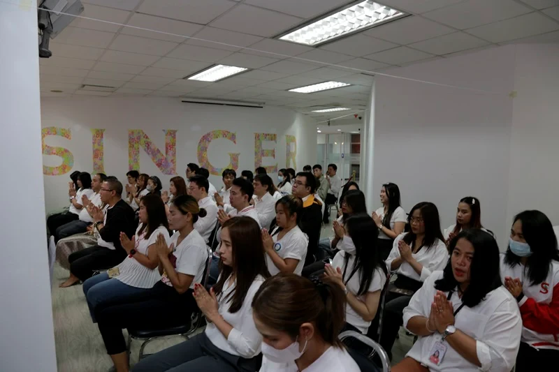 บริษัท ซิงเกอร์ประเทศไทย จำกัด (มหาชน) ทำบุญบริษัทฯ และสักการะองค์พระครุฑพ่าห์