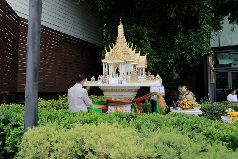 บริษัท ซิงเกอร์ประเทศไทย จำกัด (มหาชน) ทำบุญบริษัทฯ และสักการะองค์พระครุฑพ่าห์