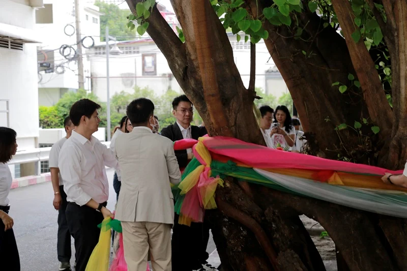 บริษัท ซิงเกอร์ประเทศไทย จำกัด (มหาชน) ทำบุญบริษัทฯ และสักการะองค์พระครุฑพ่าห์