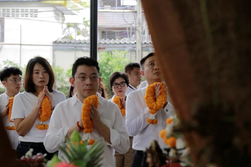 บริษัท ซิงเกอร์ประเทศไทย จำกัด (มหาชน) ทำบุญบริษัทฯ และสักการะองค์พระครุฑพ่าห์