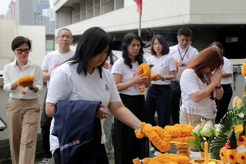 บริษัท ซิงเกอร์ประเทศไทย จำกัด (มหาชน) ทำบุญบริษัทฯ และสักการะองค์พระครุฑพ่าห์