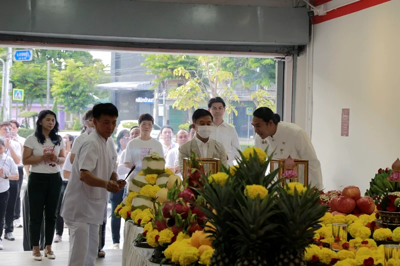บริษัท ซิงเกอร์ประเทศไทย จำกัด (มหาชน) ได้ประกอบพิธีพรามหณ์ พิธีขอขมากรรม และ ขออนุญาตประดิษฐานองค์พระครุฑพ่าห์