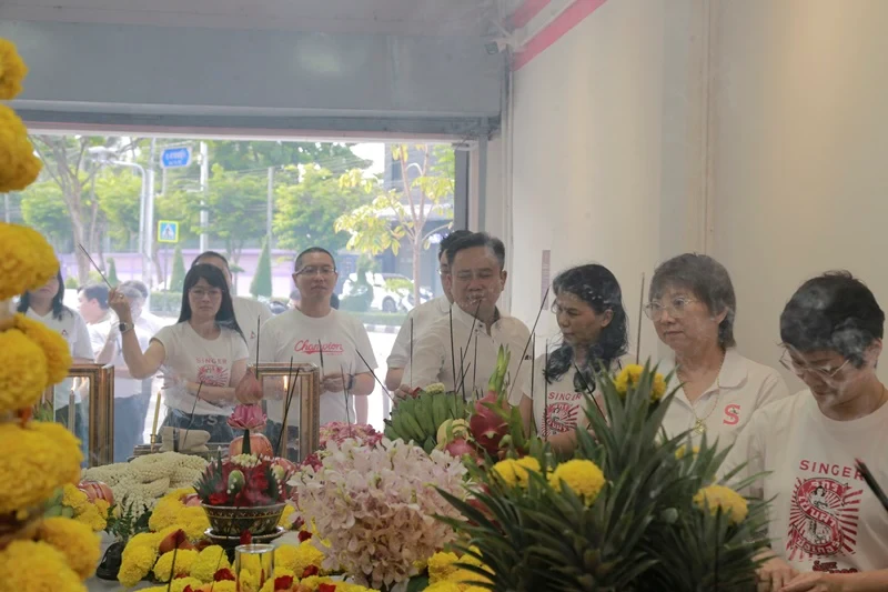 บริษัท ซิงเกอร์ประเทศไทย จำกัด (มหาชน) ได้ประกอบพิธีพรามหณ์ พิธีขอขมากรรม และ ขออนุญาตประดิษฐานองค์พระครุฑพ่าห์