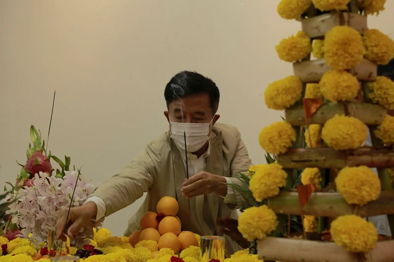บริษัท ซิงเกอร์ประเทศไทย จำกัด (มหาชน) ได้ประกอบพิธีพรามหณ์ พิธีขอขมากรรม และ ขออนุญาตประดิษฐานองค์พระครุฑพ่าห์