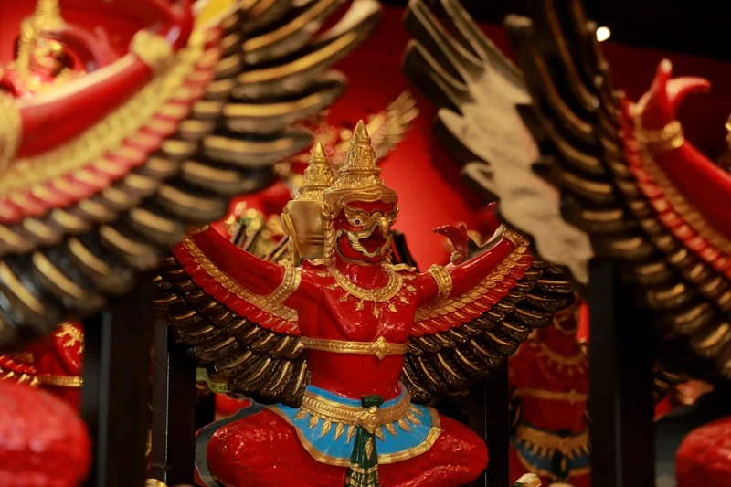 บริษัท ซิงเกอร์ประเทศไทย จำกัด (มหาชน) ได้ประกอบพิธีพรามหณ์ พิธีขอขมากรรม และ ขออนุญาตประดิษฐานองค์พระครุฑพ่าห์