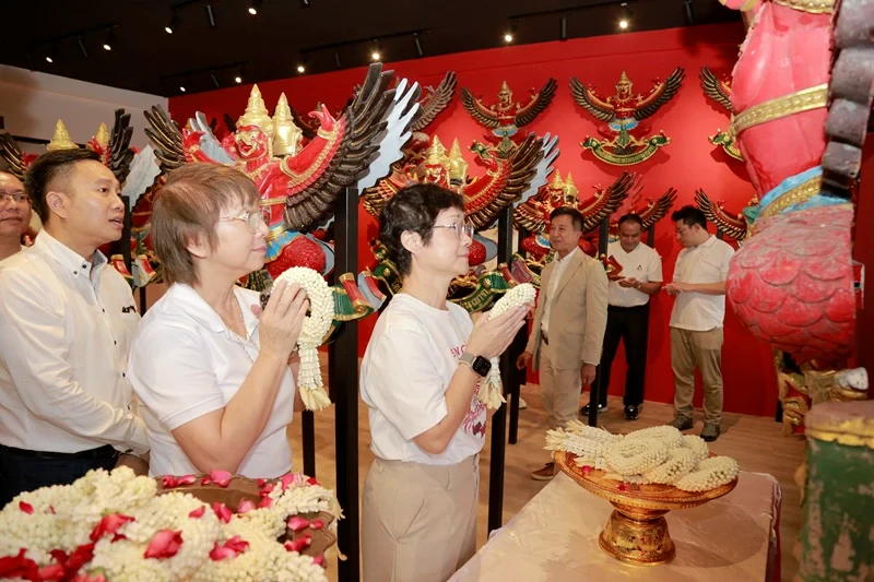 บริษัท ซิงเกอร์ประเทศไทย จำกัด (มหาชน) ได้ประกอบพิธีพรามหณ์ พิธีขอขมากรรม และ ขออนุญาตประดิษฐานองค์พระครุฑพ่าห์