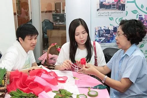 ซิงเกอร์ร่วมกิจกรรมวันแห่งความรัก ในงาน รัก ณ บางรัก “เคียงคู่ สู่ฝัน ในวันใหม่”