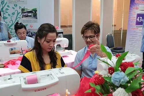 ซิงเกอร์ร่วมกิจกรรมวันแห่งความรัก ในงาน รัก ณ บางรัก “เคียงคู่ สู่ฝัน ในวันใหม่”