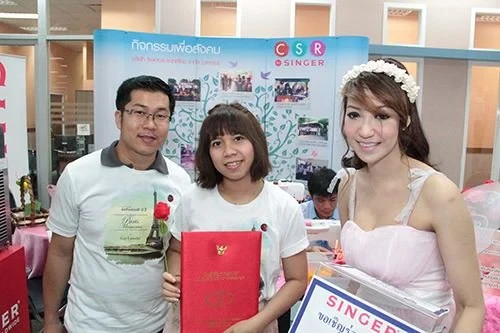 ซิงเกอร์ร่วมกิจกรรมวันแห่งความรัก ในงาน รัก ณ บางรัก “เคียงคู่ สู่ฝัน ในวันใหม่”