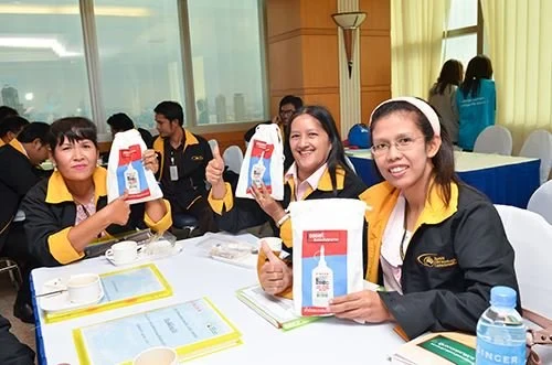 คณะครูโครงการสร้างเสริมศักยภาพแม่พิมพ์ของชาติ (รุ่นที่ 4 ) เข้าเยี่ยมชมบริษัท