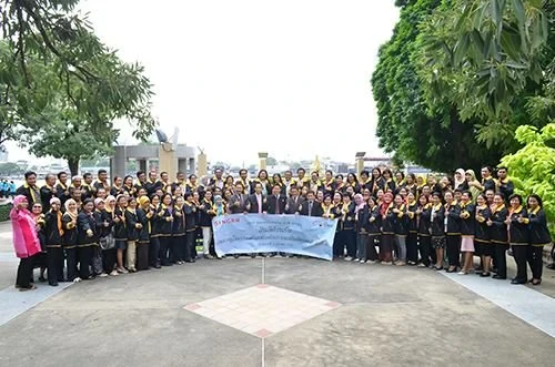 คณะครูโครงการสร้างเสริมศักยภาพแม่พิมพ์ของชาติ (รุ่นที่ 4 ) เข้าเยี่ยมชมบริษัท