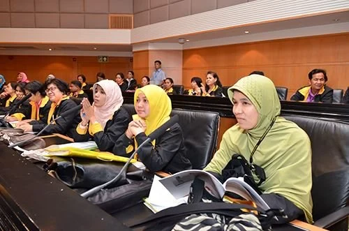คณะครูโครงการสร้างเสริมศักยภาพแม่พิมพ์ของชาติ (รุ่นที่ 4 ) เข้าเยี่ยมชมบริษัท