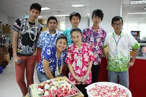 ซิงเกอร์ร่วมอนุรักษ์และสืบสานประเพณี พิธีรดน้ำดำหัวเนื่องในโอกาสวันสงกรานต์