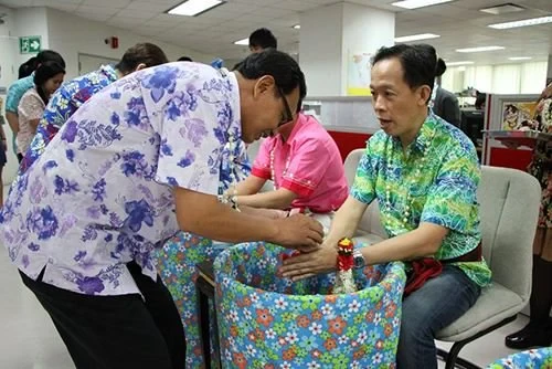 ซิงเกอร์ร่วมอนุรักษ์และสืบสานประเพณี พิธีรดน้ำดำหัวเนื่องในโอกาสวันสงกรานต์