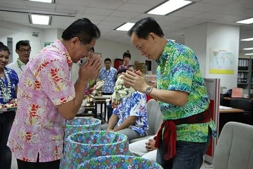 ซิงเกอร์ร่วมอนุรักษ์และสืบสานประเพณี พิธีรดน้ำดำหัวเนื่องในโอกาสวันสงกรานต์
