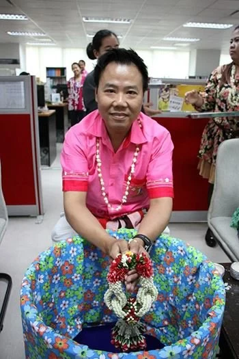 ซิงเกอร์ร่วมอนุรักษ์และสืบสานประเพณี พิธีรดน้ำดำหัวเนื่องในโอกาสวันสงกรานต์