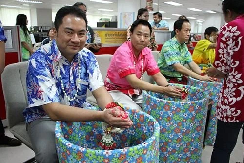 ซิงเกอร์ร่วมอนุรักษ์และสืบสานประเพณี พิธีรดน้ำดำหัวเนื่องในโอกาสวันสงกรานต์
