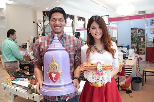 ซิงเกอร์ เชิญชวนตัดเย็บ "ผ้าอาบน้ำฝน และผ้าอังสะ” สำหรับเทศกาลเข้าพรรษา 2557