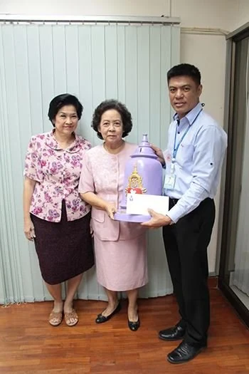 ซิงเกอร์ เชิญชวนตัดเย็บ "ผ้าอาบน้ำฝน และผ้าอังสะ” สำหรับเทศกาลเข้าพรรษา 2557