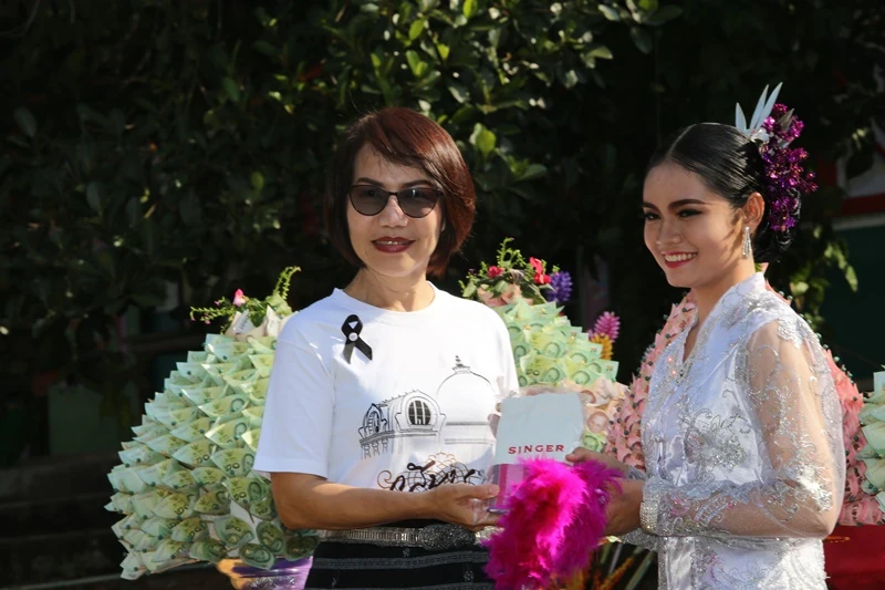 บริษัท ซิงเกอร์ประเทศไทย จำกัด (มหาชน) ทอดผ้าป่าเพื่อการศึกษา เพื่อซ่อมแซมอาคารเรียนชั้นอนุบาลของ โรงเรียนบ้านแม่กลองเก่า อำเภออุ้มผาง จังหวัดตาก