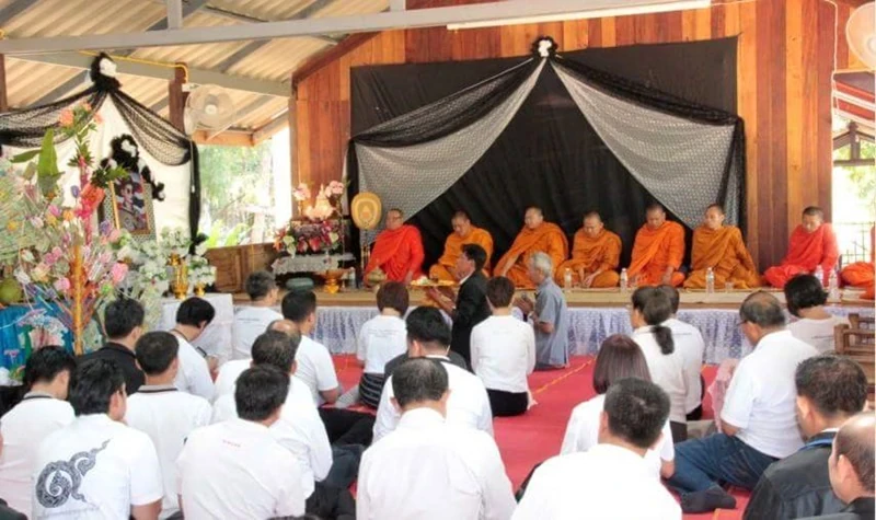 บริษัท ซิงเกอร์ประเทศไทย จำกัด (มหาชน) ทอดผ้าป่าเพื่อการศึกษา เพื่อซ่อมแซมอาคารเรียนชั้นอนุบาลของ โรงเรียนบ้านแม่กลองเก่า อำเภออุ้มผาง จังหวัดตาก