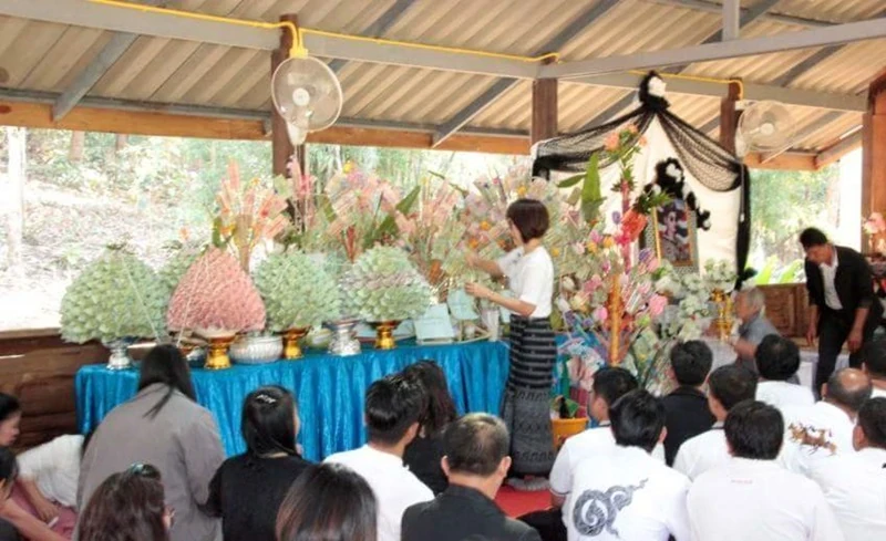 บริษัท ซิงเกอร์ประเทศไทย จำกัด (มหาชน) ทอดผ้าป่าเพื่อการศึกษา เพื่อซ่อมแซมอาคารเรียนชั้นอนุบาลของ โรงเรียนบ้านแม่กลองเก่า อำเภออุ้มผาง จังหวัดตาก