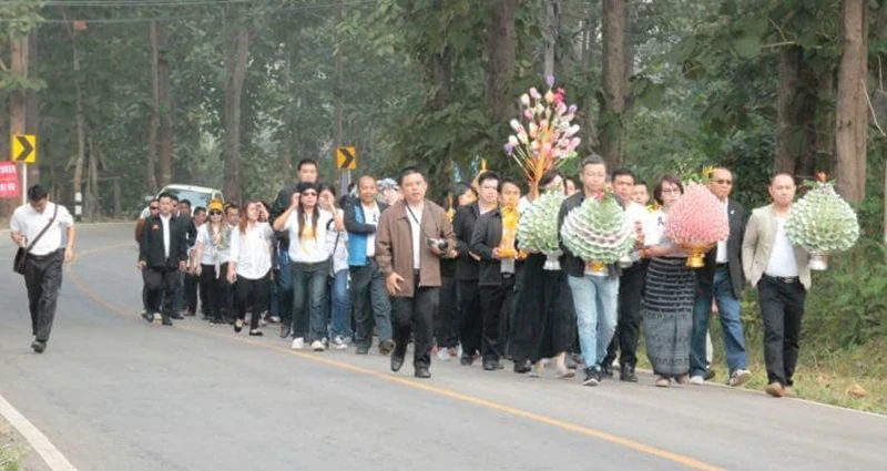 บริษัท ซิงเกอร์ประเทศไทย จำกัด (มหาชน) ทอดผ้าป่าเพื่อการศึกษา เพื่อซ่อมแซมอาคารเรียนชั้นอนุบาลของ โรงเรียนบ้านแม่กลองเก่า อำเภออุ้มผาง จังหวัดตาก