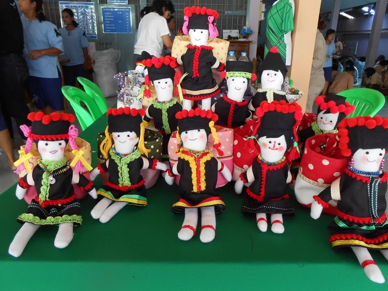 จัดกิจกรรม “สร้างงาน สร้างอาชีพ” ด้านการร่วมพัฒนาชุมชนและสังคม โดยการฝึกอาชีพด้านการตัดเย็บให้กลุ่มผู้ต้องขังหญิง