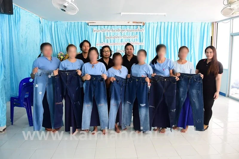 จัดกิจกรรม “สร้างงาน สร้างอาชีพ” ด้านการร่วมพัฒนาชุมชนและสังคม โดยการฝึกอาชีพด้านการตัดเย็บ ซ่อมแซมเสื้อผ้า ให้กลุ่มผู้ต้องขังหญิง