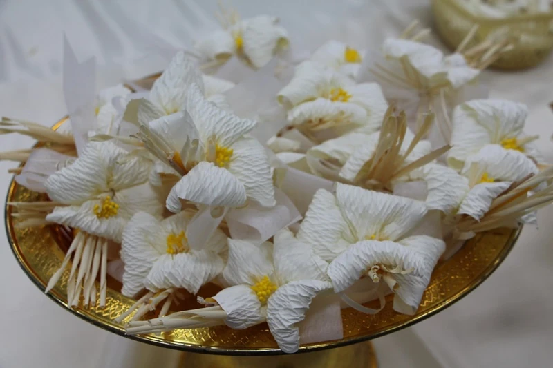 จัดกิจกรรมร่วมกับจิตอาสา “ประดิษฐ์ดอกไม้จันทน์พระราชทาน” เพื่อทูลเกล้า ทูลกระหม่อม ถวายในพระราชพิธีถวายพระเพลิงพระบรมศพ