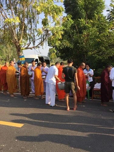 บริษัท ซิงเกอร์ประเทศไทย จำกัด (มหาชน) ร่วมทอดกฐินสามัคคี ณ วัดท่าคอยนาง ตำบลสวาย อำเภอปรางกู่ จังหวัดศรีสะเกษ