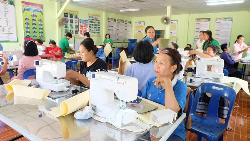 จัดกิจกรรม “สร้างงาน สร้างอาชีพ” ด้านการพัฒนาคุณภาพชีวิต ส่งเสริมให้ประชาชนในท้องถิ่นมีงานทำ ส่งผลให้วิถีชีวิตของคนในท้องถิ่น มีความเป็นอยู่ที่ดีขึ้น