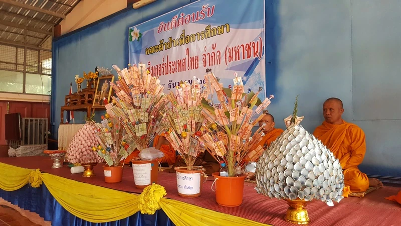 บริษัท ซิงเกอร์ประเทศไทย จำกัด (มหาชน) ทอดผ้าป่าเพื่อการศึกษา เพื่อสมทบทุนซ่อมแซมห้องน้ำและปรับปรุงห้องสมุดให้ได้มาตรฐาน