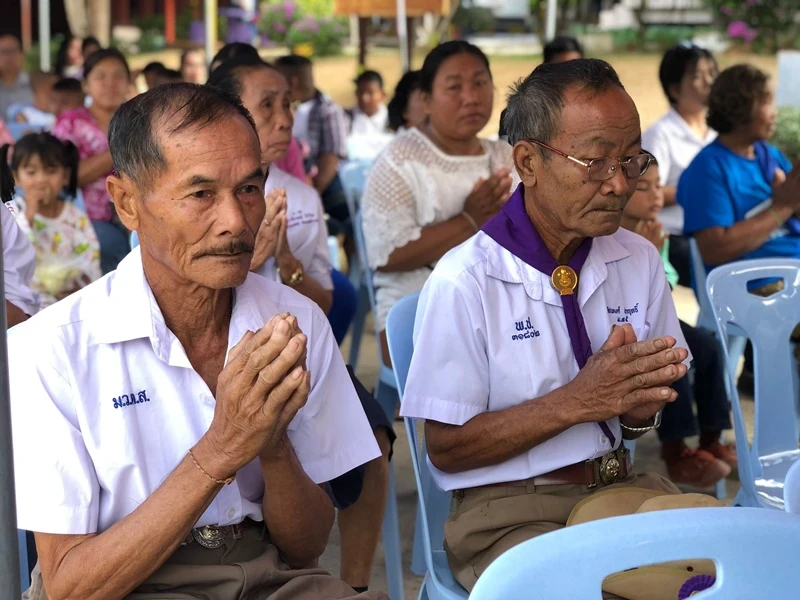 บริษัท ซิงเกอร์ประเทศไทย จำกัด (มหาชน) ทอดผ้าป่าเพื่อการศึกษา เพื่อสมทบทุนซ่อมแซมห้องน้ำและปรับปรุงห้องสมุดให้ได้มาตรฐาน