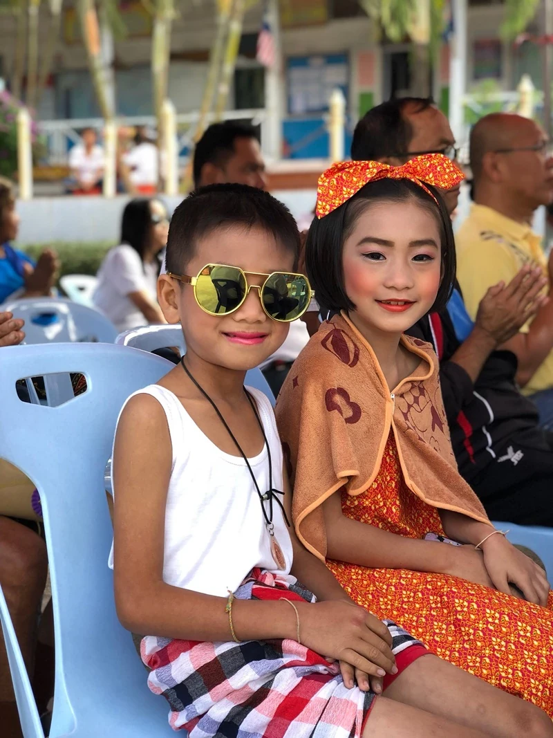 บริษัท ซิงเกอร์ประเทศไทย จำกัด (มหาชน) ทอดผ้าป่าเพื่อการศึกษา เพื่อสมทบทุนซ่อมแซมห้องน้ำและปรับปรุงห้องสมุดให้ได้มาตรฐาน
