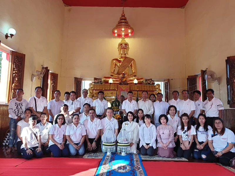 ในโอกาสเฉลิมฉลอง 130 ปี บริษัท ซิงเกอร์ประเทศไทย จำกัด (มหาชน) ร่วมเป็นเจ้าภาพทำบุญทอดผ้าป่าสามัคคี เพื่อสมทบทุนในการ บูรณะปิดทององค์พระประธาน