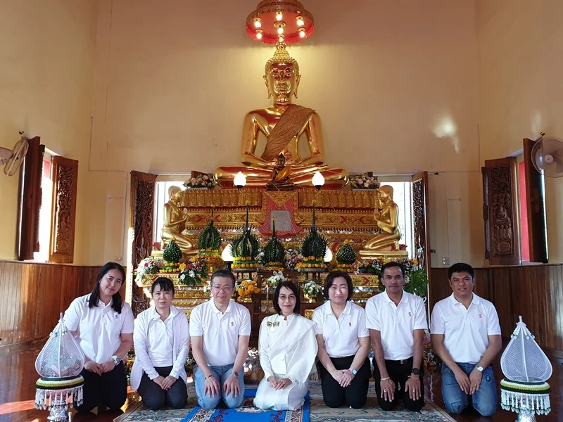 ในโอกาสเฉลิมฉลอง 130 ปี บริษัท ซิงเกอร์ประเทศไทย จำกัด (มหาชน) ร่วมเป็นเจ้าภาพทำบุญทอดผ้าป่าสามัคคี เพื่อสมทบทุนในการ บูรณะปิดทององค์พระประธาน