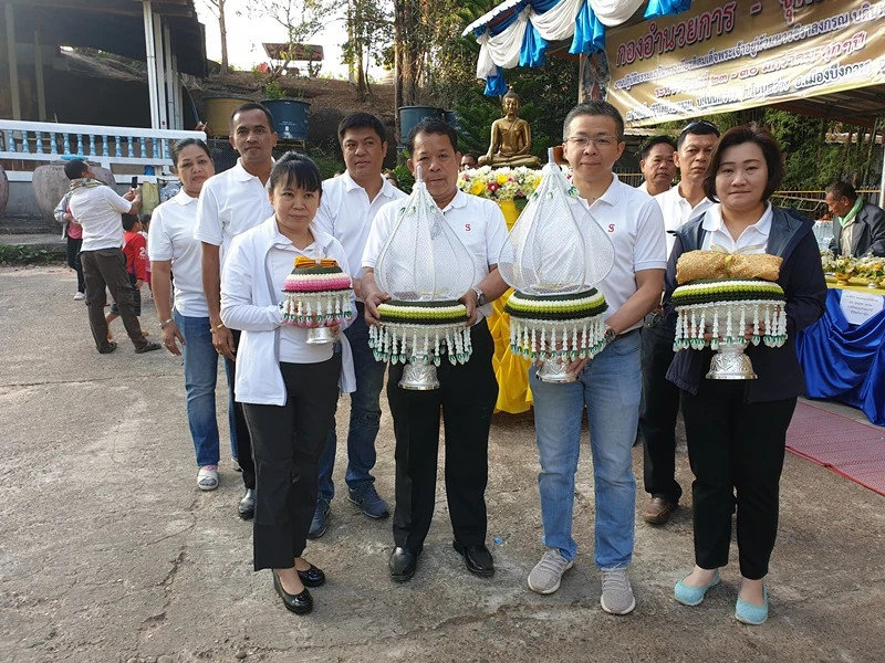 ในโอกาสเฉลิมฉลอง 130 ปี บริษัท ซิงเกอร์ประเทศไทย จำกัด (มหาชน) ร่วมเป็นเจ้าภาพทำบุญทอดผ้าป่าสามัคคี เพื่อสมทบทุนในการ บูรณะปิดทององค์พระประธาน