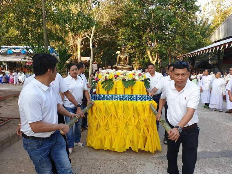 ในโอกาสเฉลิมฉลอง 130 ปี บริษัท ซิงเกอร์ประเทศไทย จำกัด (มหาชน) ร่วมเป็นเจ้าภาพทำบุญทอดผ้าป่าสามัคคี เพื่อสมทบทุนในการ บูรณะปิดทององค์พระประธาน