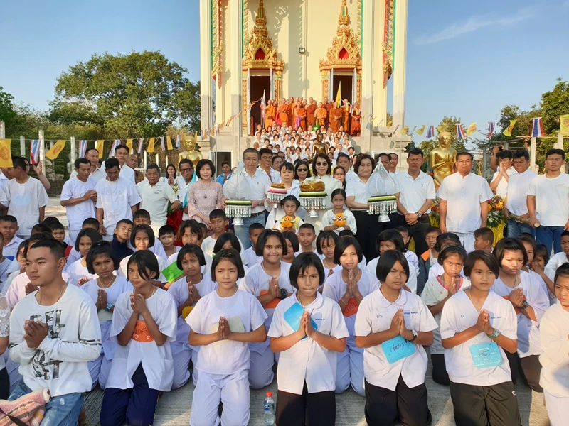ในโอกาสเฉลิมฉลอง 130 ปี บริษัท ซิงเกอร์ประเทศไทย จำกัด (มหาชน) ร่วมเป็นเจ้าภาพทำบุญทอดผ้าป่าสามัคคี เพื่อสมทบทุนในการ บูรณะปิดทององค์พระประธาน