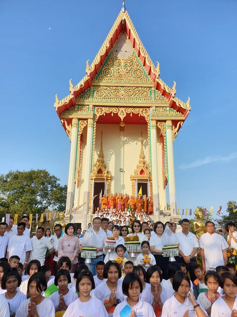 ในโอกาสเฉลิมฉลอง 130 ปี บริษัท ซิงเกอร์ประเทศไทย จำกัด (มหาชน) ร่วมเป็นเจ้าภาพทำบุญทอดผ้าป่าสามัคคี เพื่อสมทบทุนในการ บูรณะปิดทององค์พระประธาน