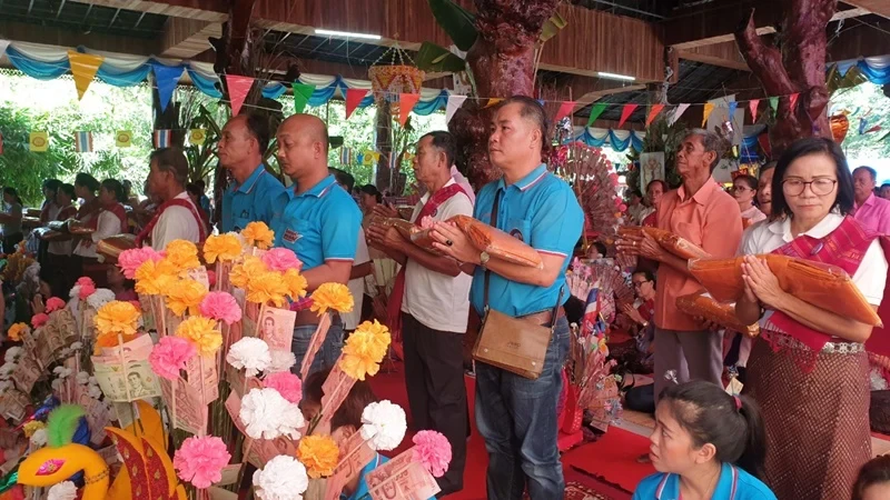 บริษัท ซิงเกอร์ประเทศไทย จำกัด (มหาชน) ร่วมเป็นเจ้าภาพทำบุญร่วมเป็นเจ้าภาพทอดกฐินสามัคคี เพื่อสมทบทุน “สร้างฝ้าเพดานศาลาหอฉันทรงไทยประยุกต์ ขนาดกว้าง ๑๔ เมตร ยาว ๒๔ เมตร”