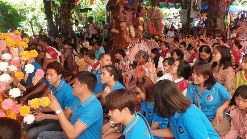 บริษัท ซิงเกอร์ประเทศไทย จำกัด (มหาชน) ร่วมเป็นเจ้าภาพทำบุญร่วมเป็นเจ้าภาพทอดกฐินสามัคคี เพื่อสมทบทุน “สร้างฝ้าเพดานศาลาหอฉันทรงไทยประยุกต์ ขนาดกว้าง ๑๔ เมตร ยาว ๒๔ เมตร”