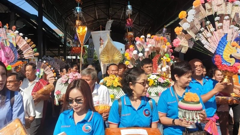 บริษัท ซิงเกอร์ประเทศไทย จำกัด (มหาชน) ร่วมเป็นเจ้าภาพทำบุญร่วมเป็นเจ้าภาพทอดกฐินสามัคคี เพื่อสมทบทุน “สร้างฝ้าเพดานศาลาหอฉันทรงไทยประยุกต์ ขนาดกว้าง ๑๔ เมตร ยาว ๒๔ เมตร”
