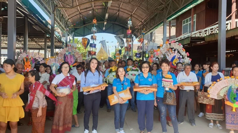 บริษัท ซิงเกอร์ประเทศไทย จำกัด (มหาชน) ร่วมเป็นเจ้าภาพทำบุญร่วมเป็นเจ้าภาพทอดกฐินสามัคคี เพื่อสมทบทุน “สร้างฝ้าเพดานศาลาหอฉันทรงไทยประยุกต์ ขนาดกว้าง ๑๔ เมตร ยาว ๒๔ เมตร”