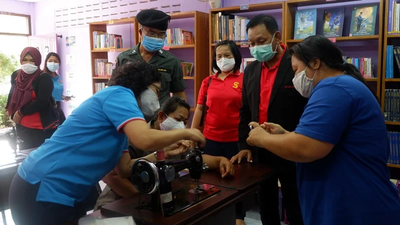 บริษัท ซิงเกอร์ประเทศไทย จำกัด (มหาชน) ได้ดำเนินกิจการครบ 130 ปี ในปี 2562 จึงได้ น้อมเกล้าฯ ถวายจักรเย็บผ้าซิงเกอร์ แด่ สมเด็จพระกนิษฐาธิราชเจ้า กรมสมเด็จพระเทพรัตนราชสุดา ฯ สยามบรมราชกุมารี