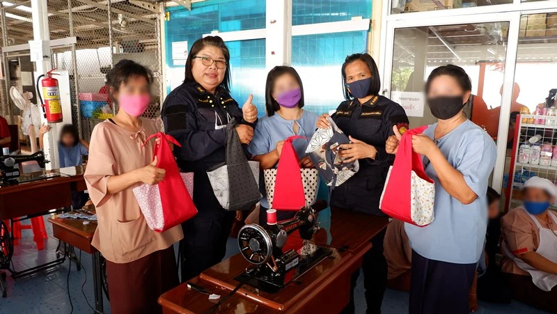 จัดกิจกรรม “สร้างงาน สร้างอาชีพ” ด้านการร่วมพัฒนาชุมชนและสังคม โดยการฝึกอาชีพด้านการตัดเย็บ “กระเป๋าผ้า”